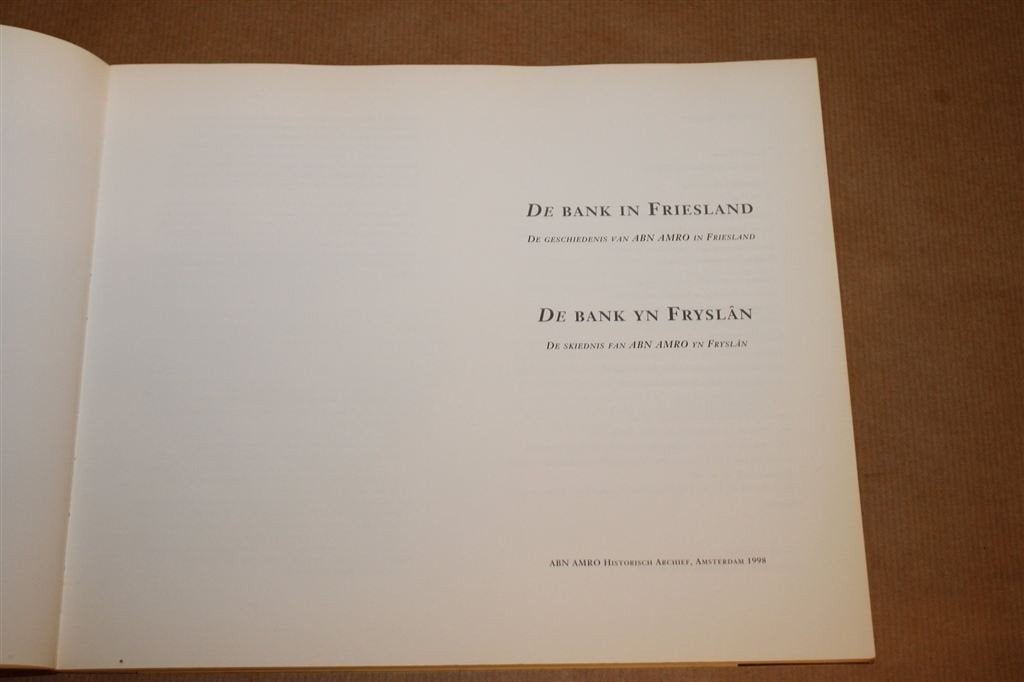De Bank in Friesland — ABN AMRO, Tweetalig NL en Fries, Boeken, Ophalen of Verzenden, Gelezen