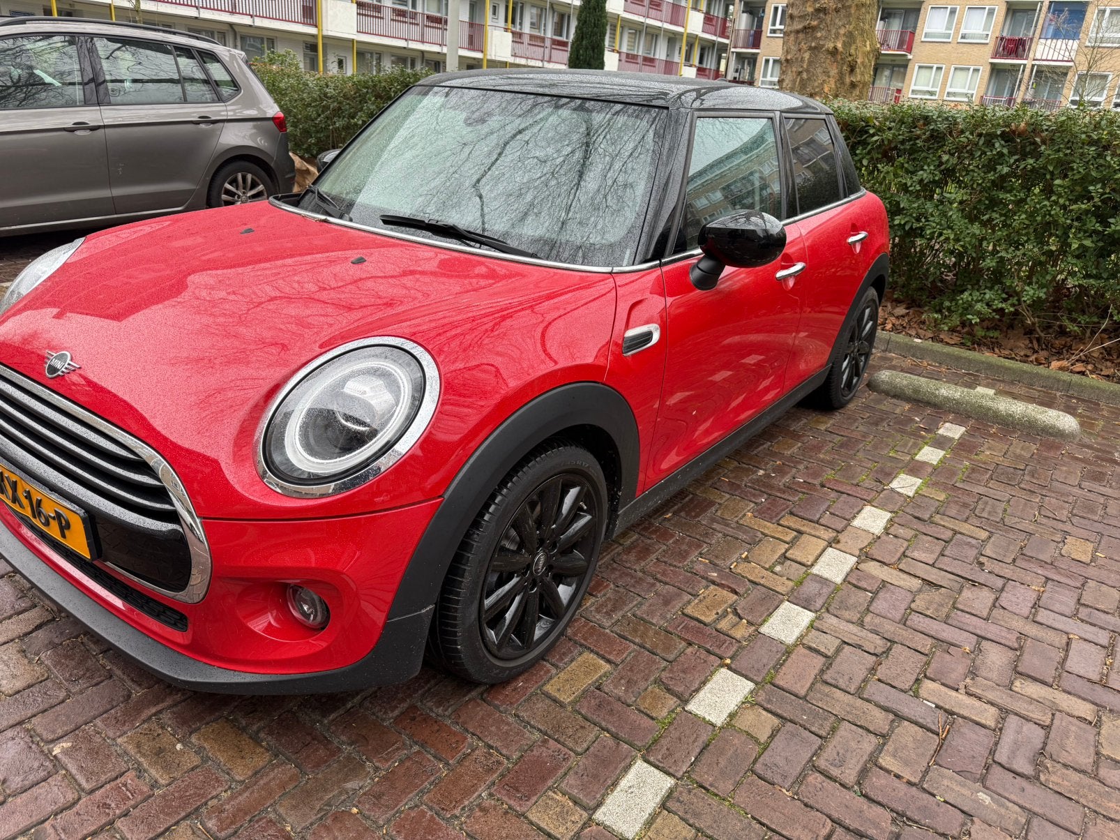 Foto 12 van Perfecte Mini Cooper 5-deurs (f55) Rood