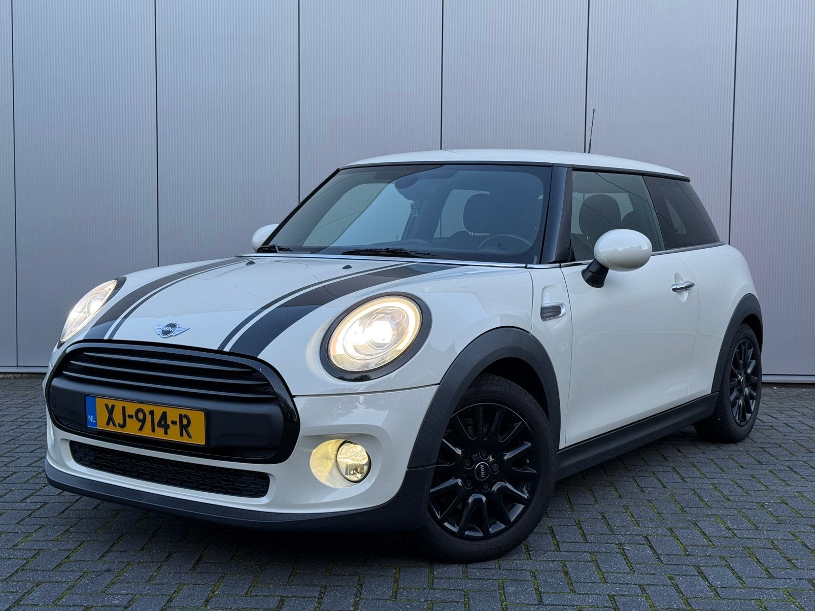 MINI 3-deurs 1.2 One | 102 pk | 2015 | Nieuwe APK, Voorwielaandrijving, Bluetooth, Zwart, 4 stoelen