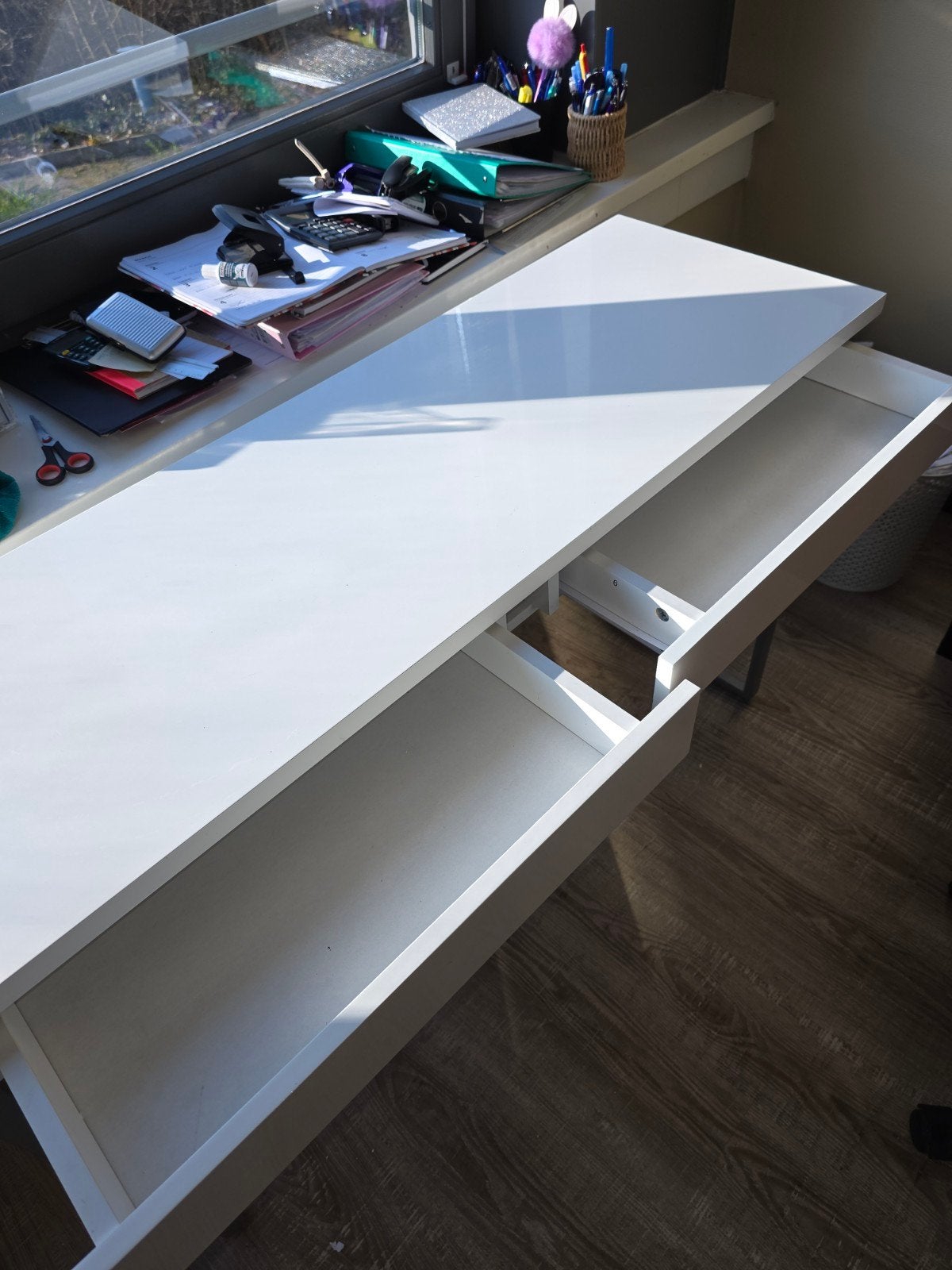 Hoogglans wit buro of sidetable, Ophalen, 25 tot 50 cm, Rechthoekig, 100 tot 150 cm