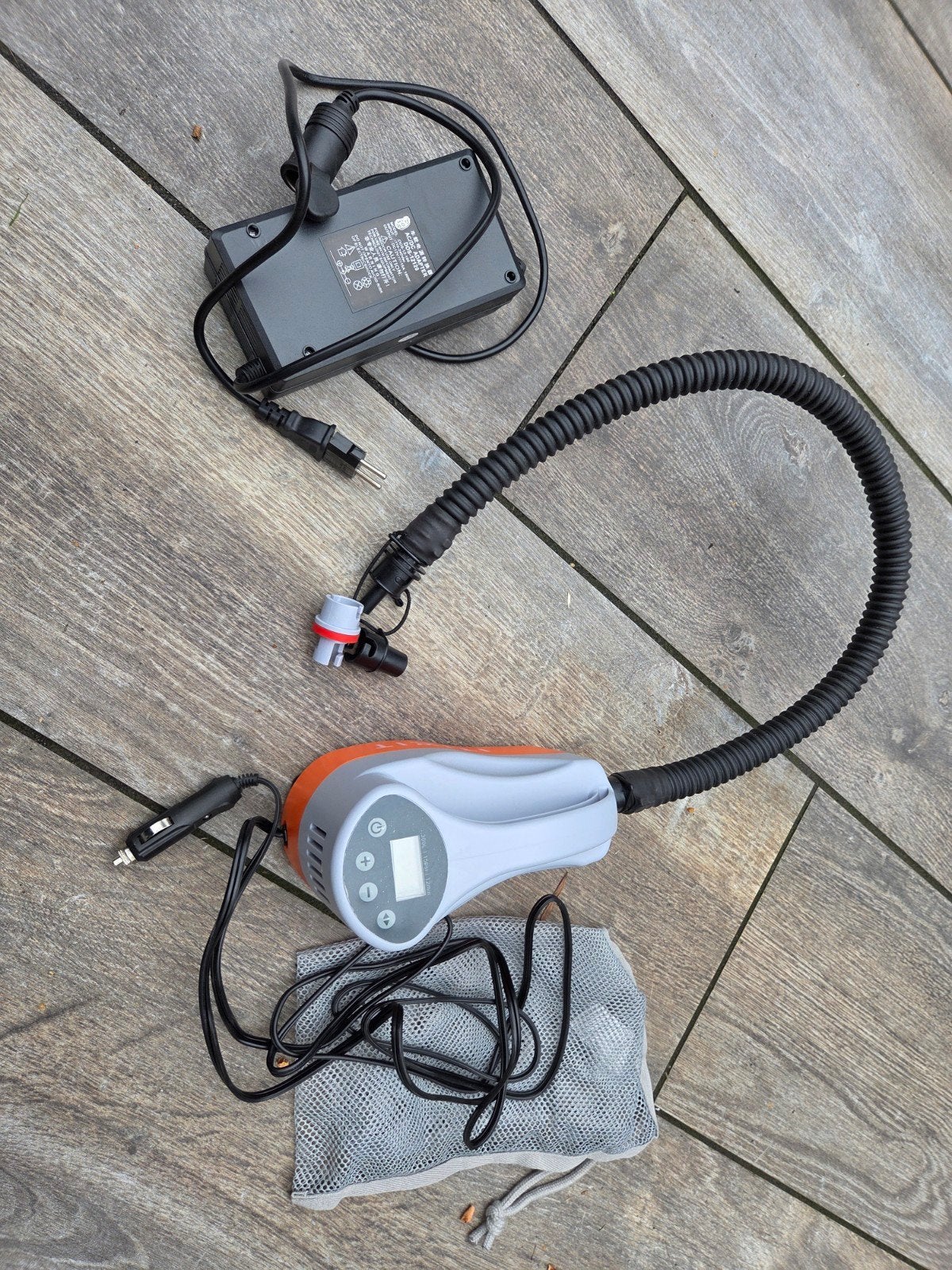Itiwit elektrische pomp 12V voor opblaasbare SUP/kajak, Ophalen of Verzenden, Zo goed als nieuw