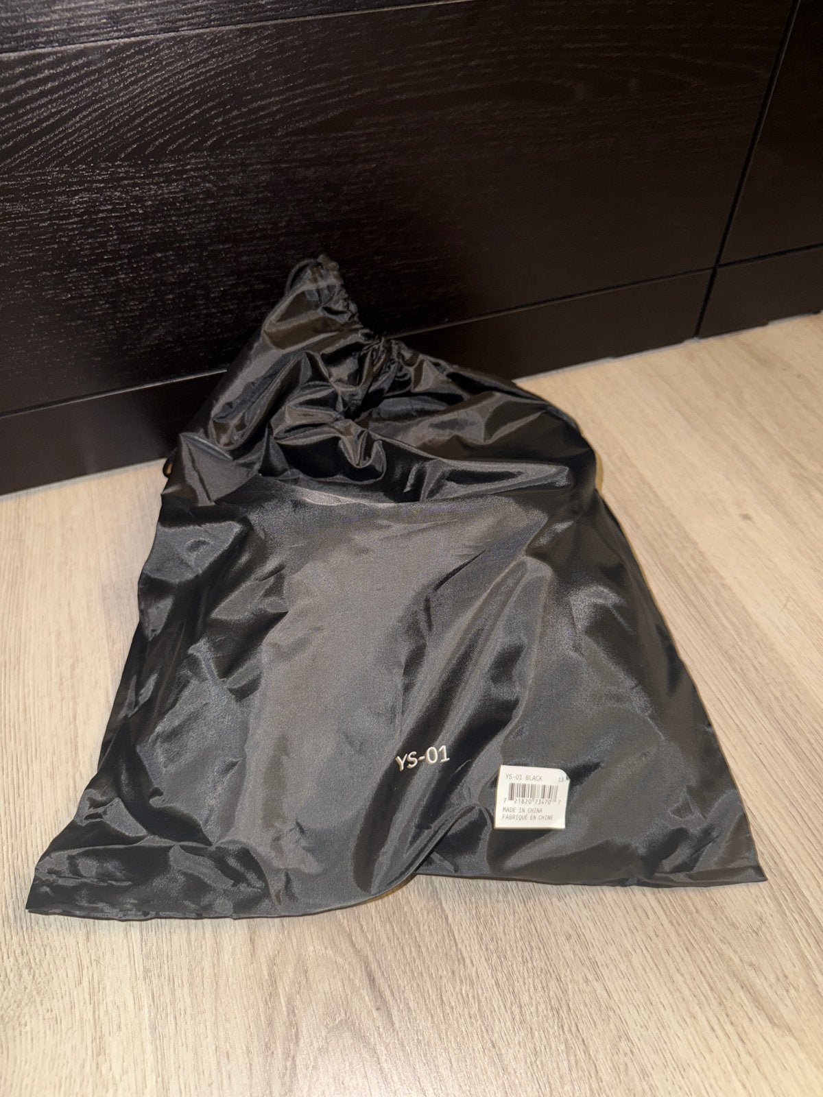 Yeezy slides YS-01, Ophalen of Verzenden, Nieuw, Zwart, Slippers
