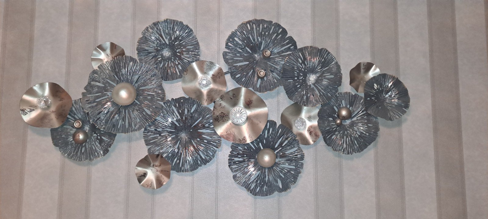 Metalen wanddecoratie bloemen zilver/grijs, Ophalen, Metaal, Wandsculptuur, Gebruikt