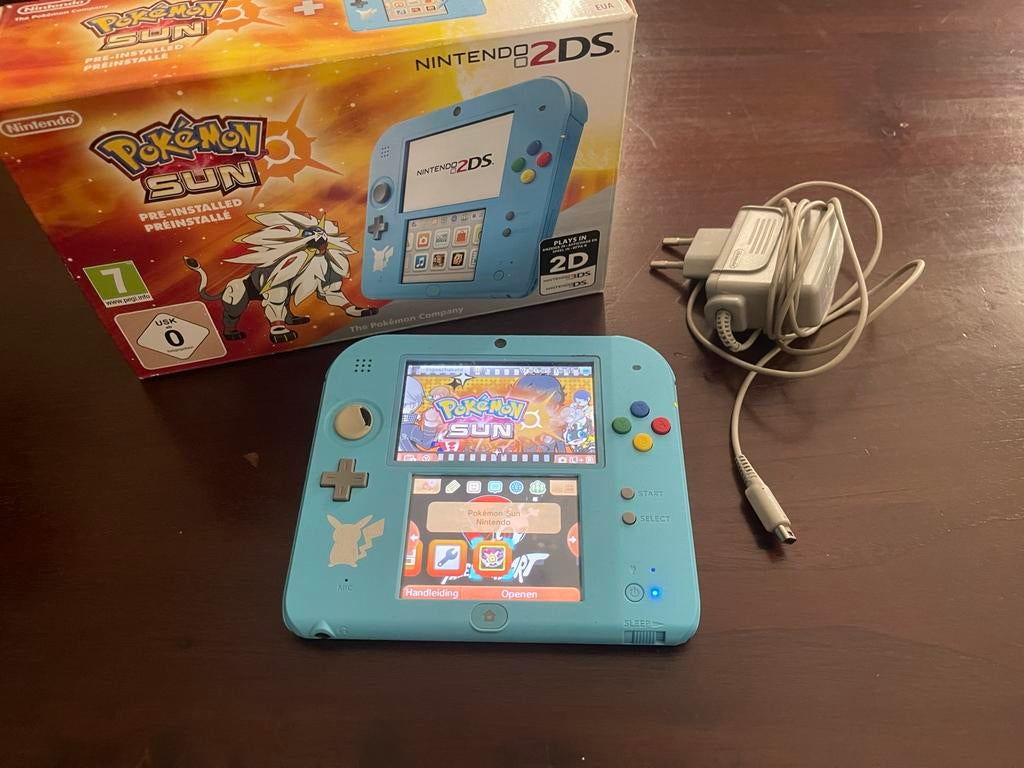 Nintendo 2DS Pokémon Sun Editie - Compleet met doos, Spelcomputers en Games, Spelcomputers | Nintendo 2DS en 3DS, Met games, Blauw