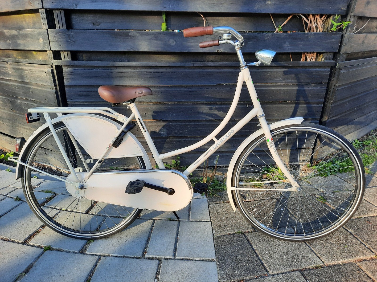 26 inch Omafiets Leonardo Tour (ZÉÉR NETTE EN GOEDE STAAT), Fietsen en Brommers, Fietsen | Dames | Omafietsen, 47 tot 50 cm, Ophalen