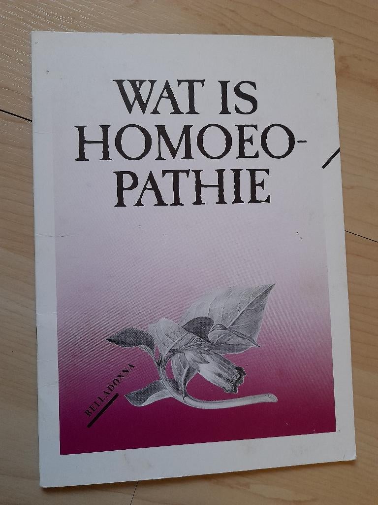 WAT IS HOMEOPATHIE Maarten Wouters en Piet Kuiper, Boeken, Ophalen of Verzenden, Gelezen