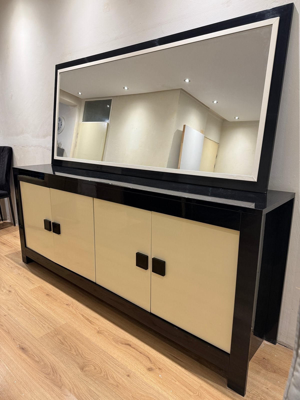 Dressoir met grote spiegel, Ophalen, Gebruikt