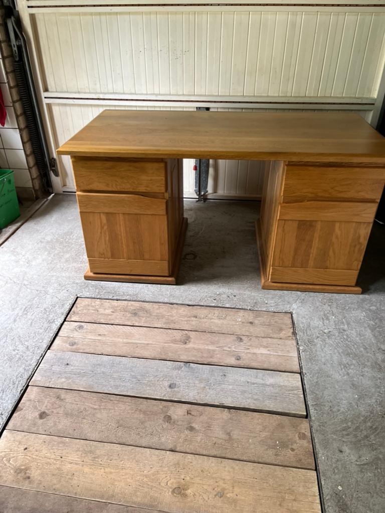 Te koop massief eiken bureau, Ophalen, Zo goed als nieuw