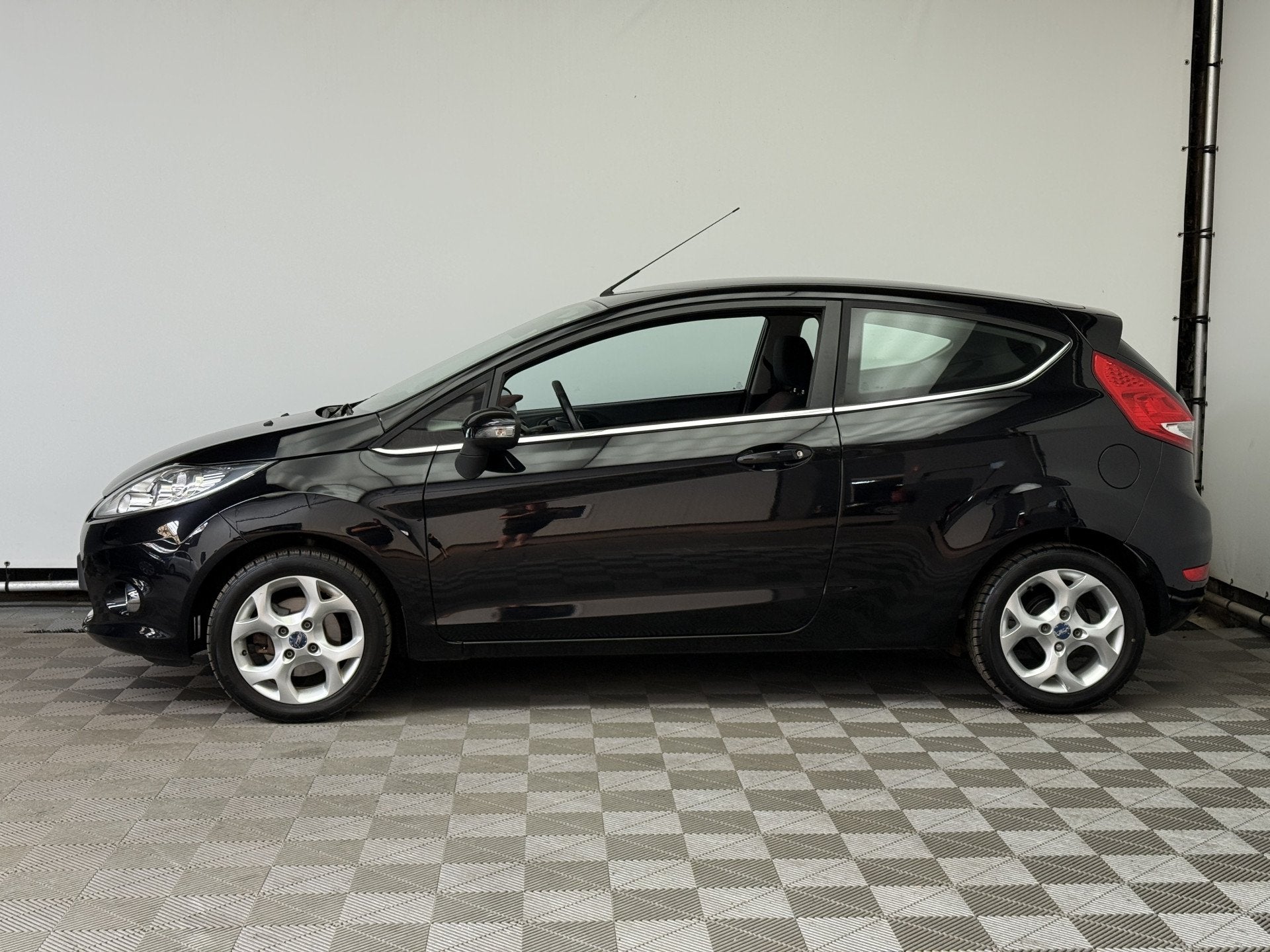 Ford Fiesta 1.25 Titanium 3-drs ECC Cruise LM16" NL Auto, Voorwielaandrijving, Euro 5, Stof, Gebruikt
