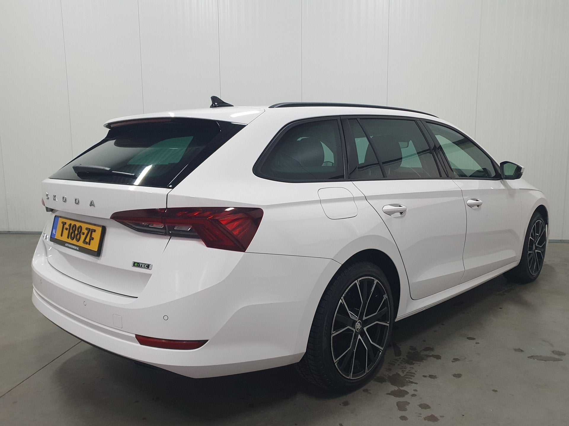 Skoda Octavia Combi 1.5 e-TSI Business Edition NAVI/PDC/LED/, Auto's, Skoda, Stof, Euro 6, 4 cilinders, 150 pk