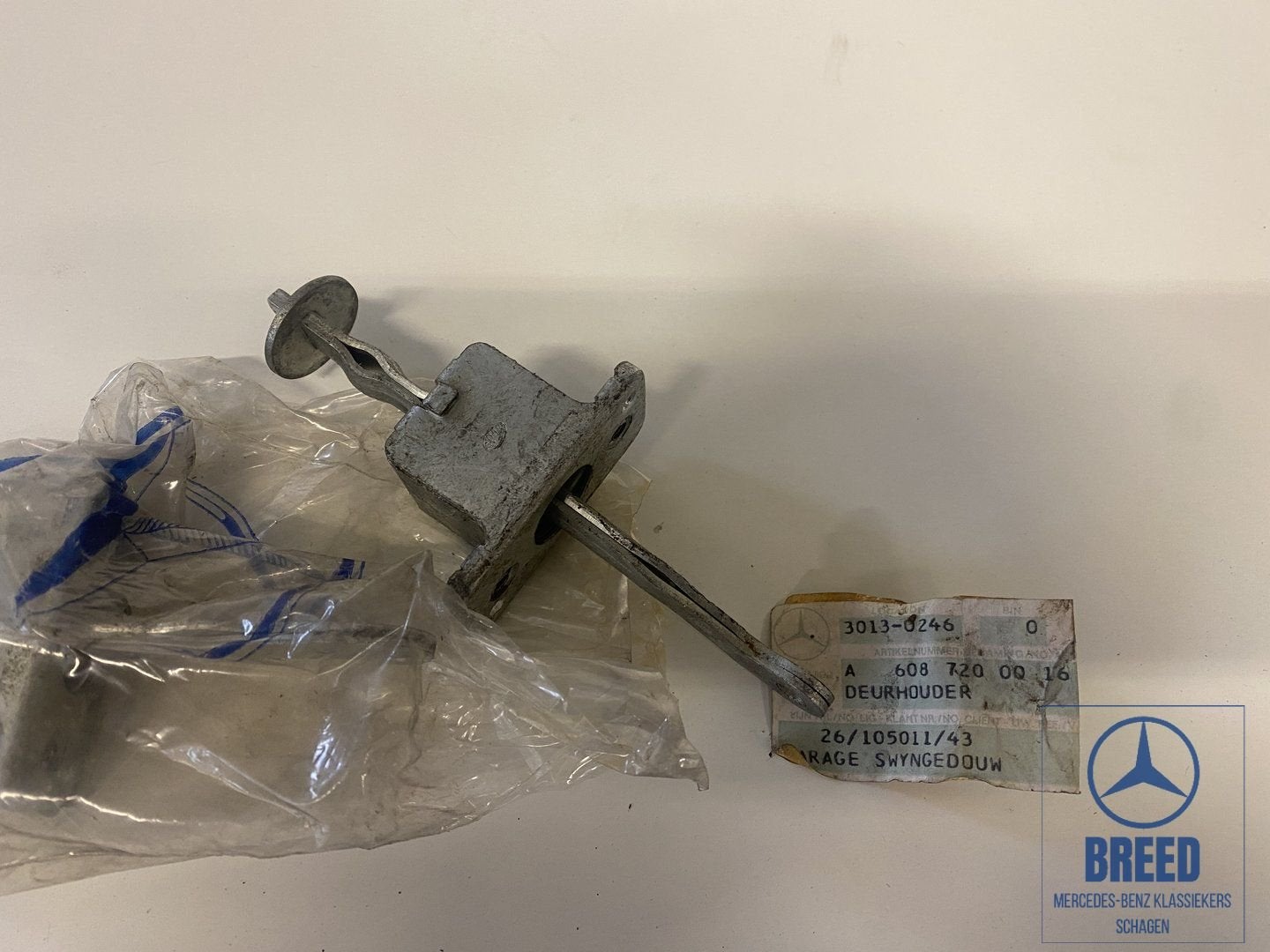 NOS deurvanger voor Mercedes-Benz 608 L 206 207 Hanomag F25, Auto-onderdelen, Carrosserie en Plaatwerk, Deur, Mercedes-Benz, Nieuw