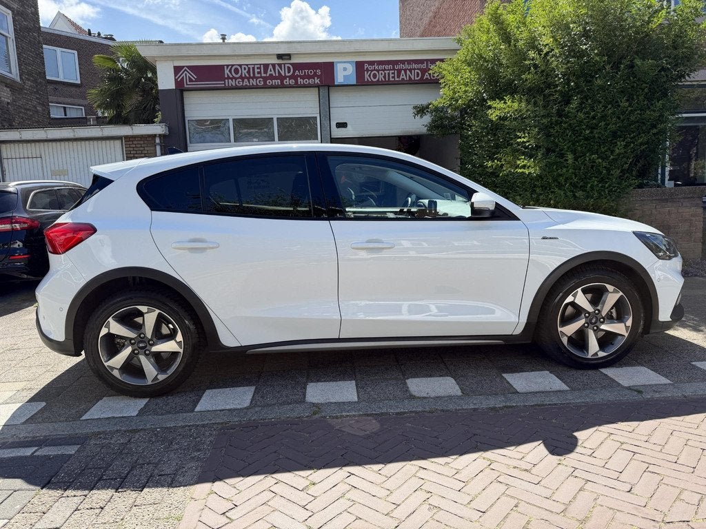 Ford Focus 1.5 EcoBoost Active Business NAVI PANO ACC LED KE, Auto's, Ford, 1304 kg, Leder en Stof, Bedrijf, 3 cilinders