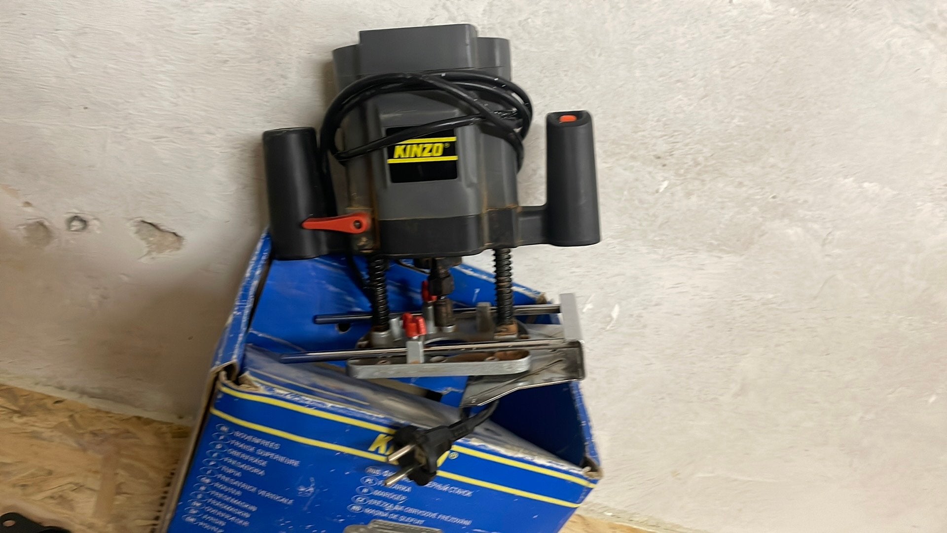 Bovenfreesmachine kinzo 700w, Ophalen, Gebruikt, Elektrisch, Bovenfrees
