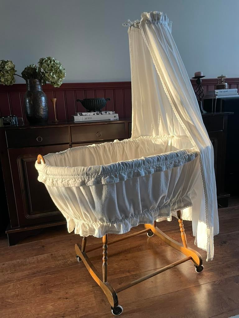 Prachtig antieke wieg met matras, Kinderen en Baby's, Babywiegjes en Ledikanten, Ophalen, Zo goed als nieuw, Wieg