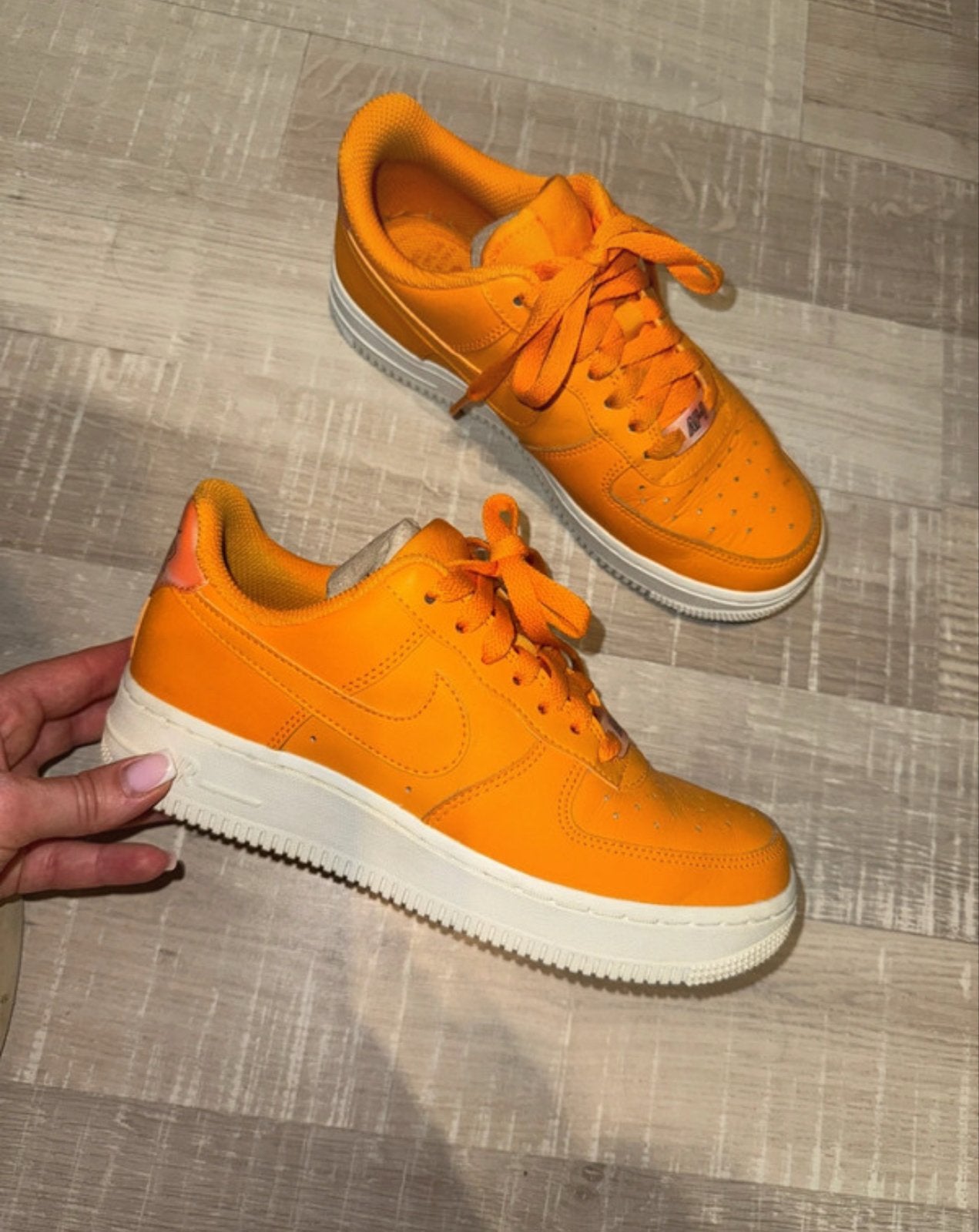 Nike Air Force 1 Oranje, Kleding | Dames, Schoenen, Ophalen of Verzenden, Zo goed als nieuw, Oranje, Sneakers of Gympen