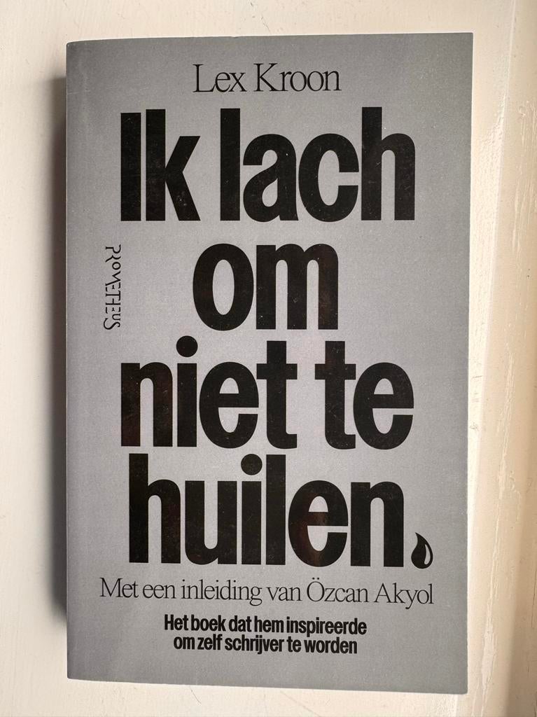 Ik lach om niet te huilen - Lex Kroon (met Özcan Akyol), Boeken, Romans, Ophalen, Zo goed als nieuw, Nederland