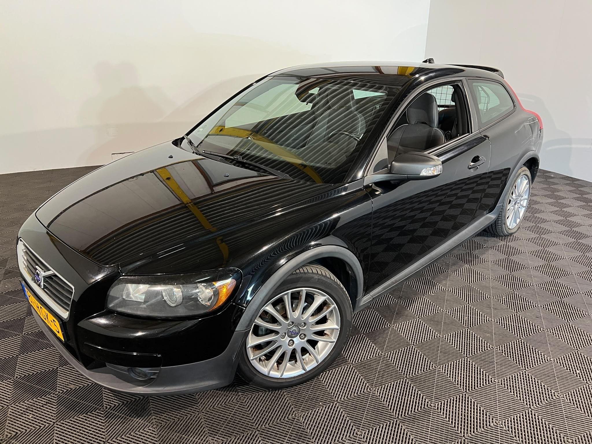 Volvo C30 1.8 Sport, Auto's, Volvo, Voorwielaandrijving, 1228 kg, Gebruikt, Zwart