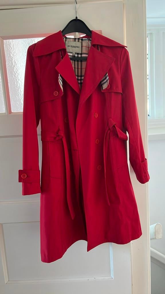 Burberry Rode Trenchcoat - Zo goed als nieuw, Ophalen of Verzenden, Zo goed als nieuw, Maat 36 (S), Rood