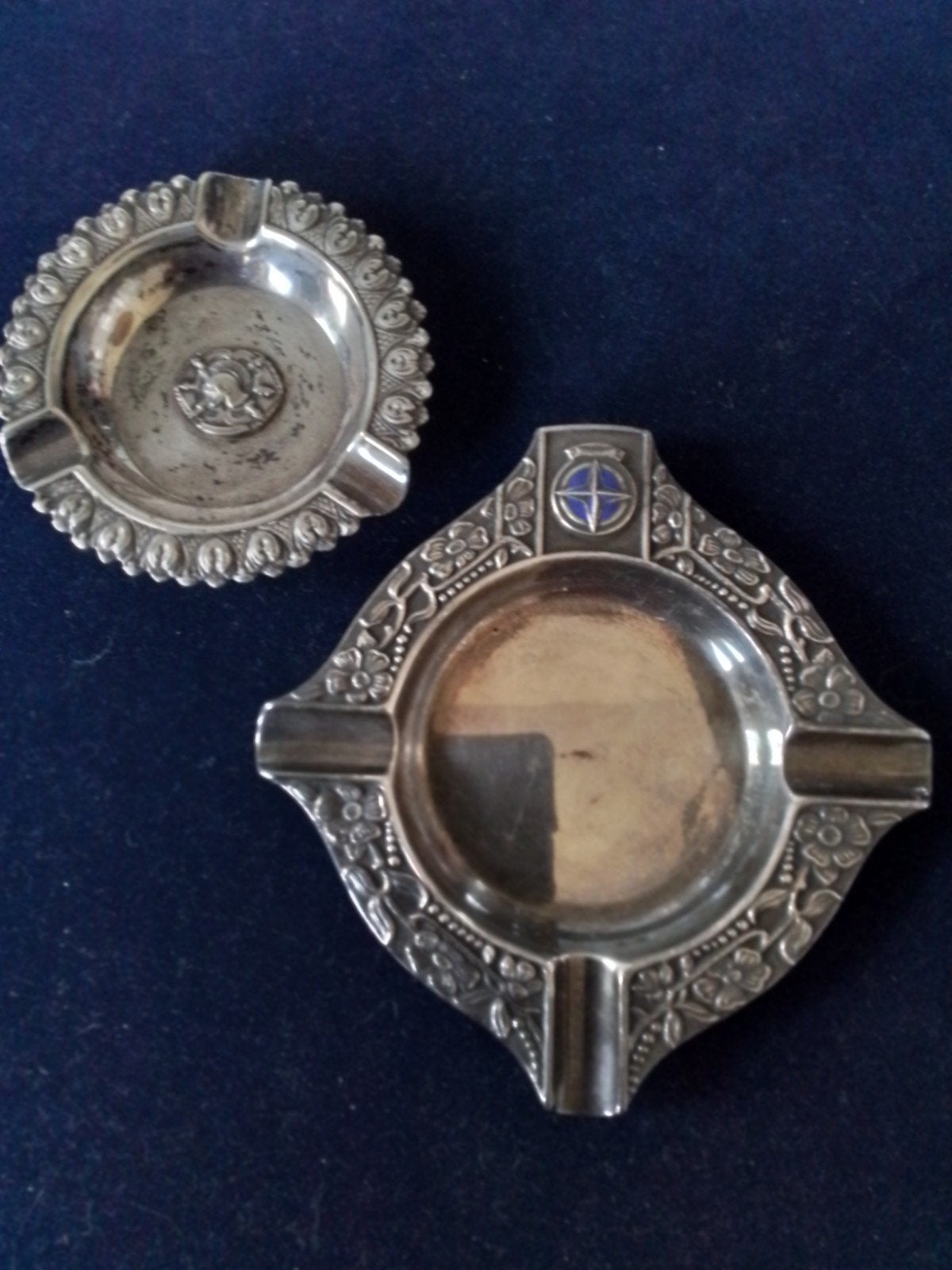Twee militair gerelateerde verz asbakjes, Ophalen of Verzenden, Landmacht, Nederland