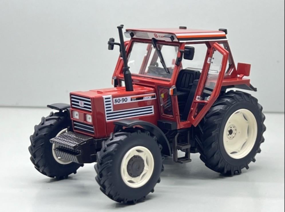 Fiat 80-90 dt 4WD - Replicagri      (siku - britains), Ophalen of Verzenden, Nieuw, Tractor of Landbouw, Britains