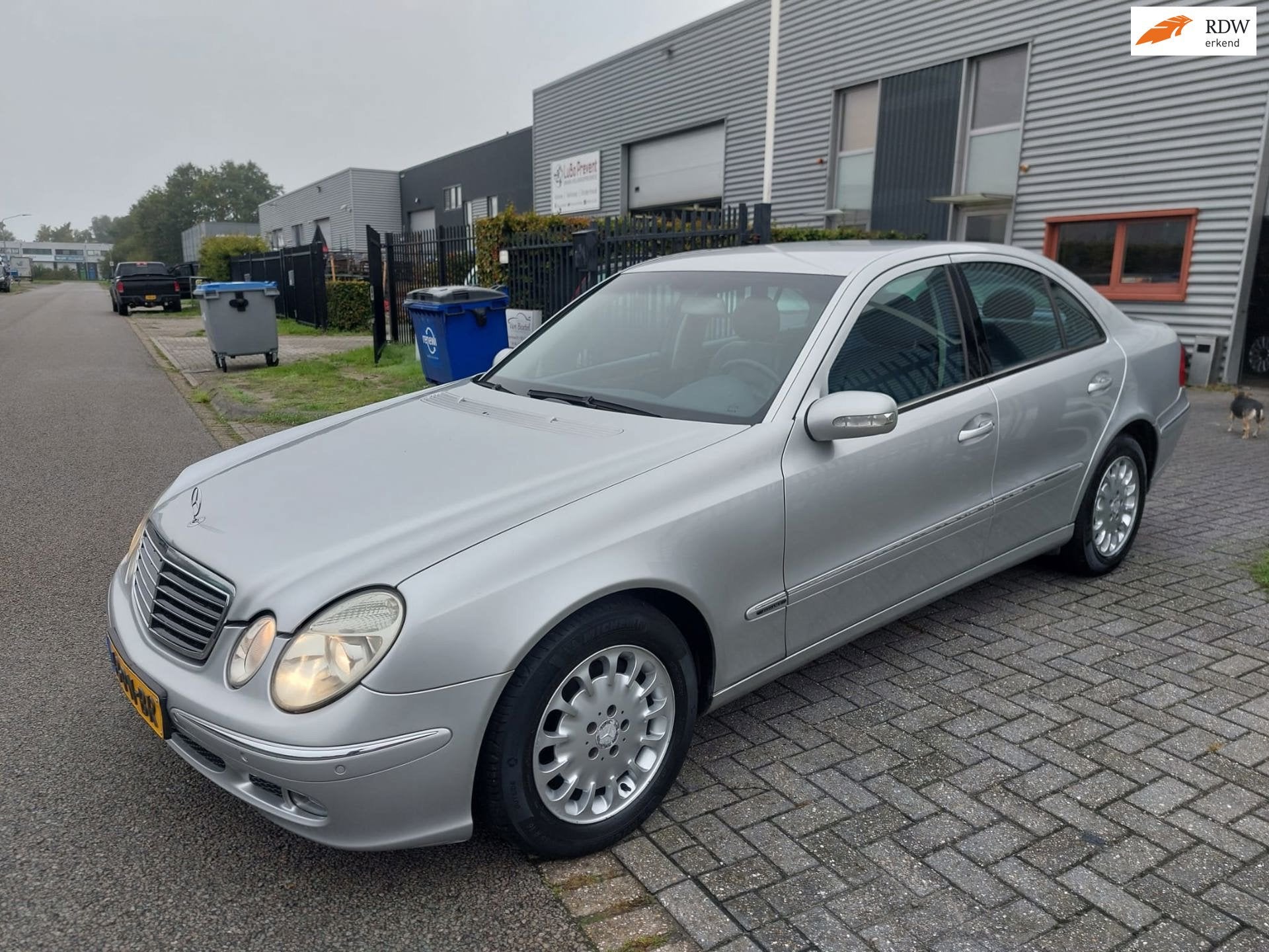 Mercedes-Benz E-klasse 240 Elegance 4 deurs + climate contro, Auto's, Automaat, Achterwielaandrijving, Gebruikt, 2597 cc