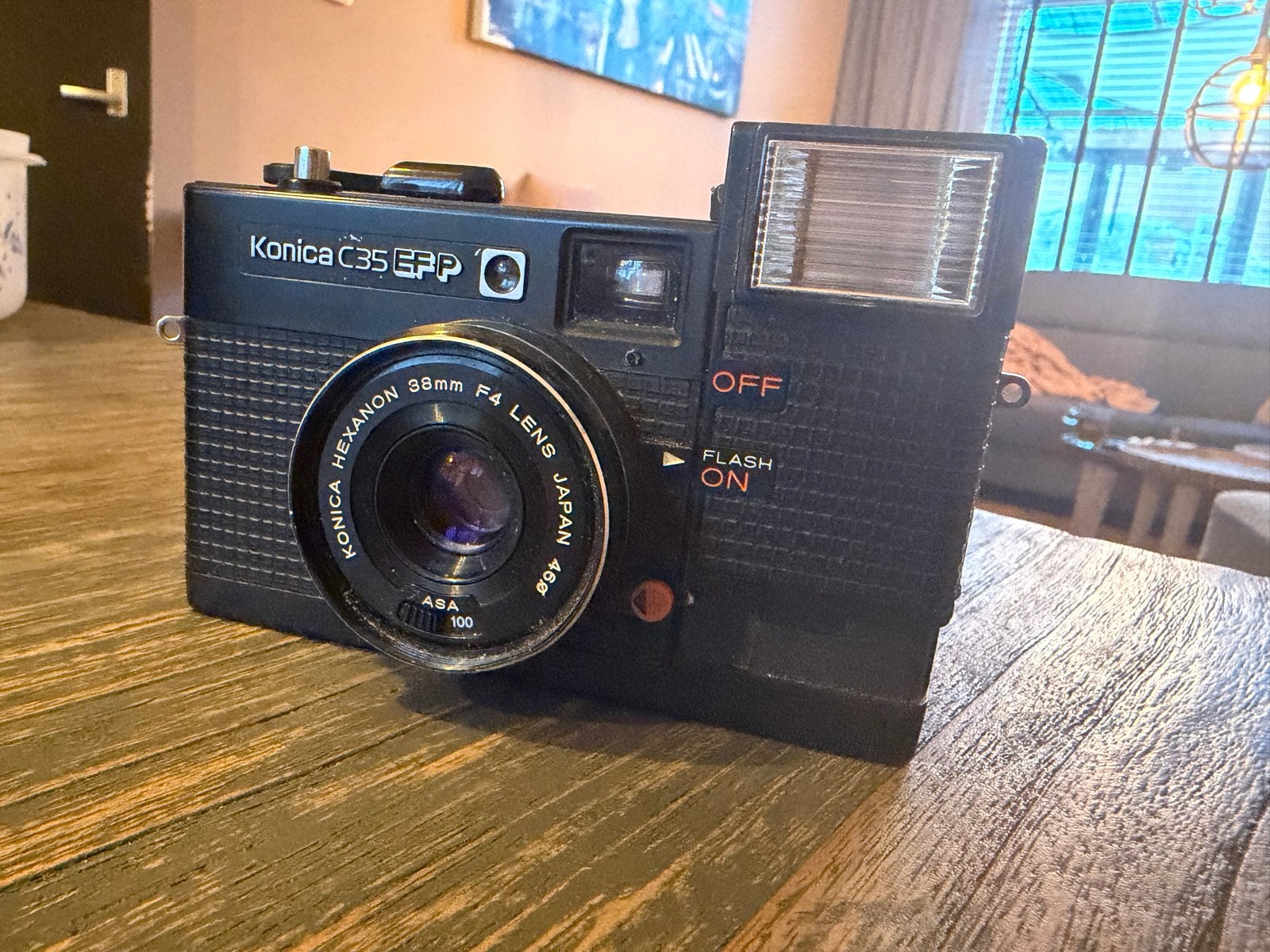 Konica C35 EFP Compact Camera met flitser en hoesje, Ophalen of Verzenden, Gebruikt, Compact, Konica