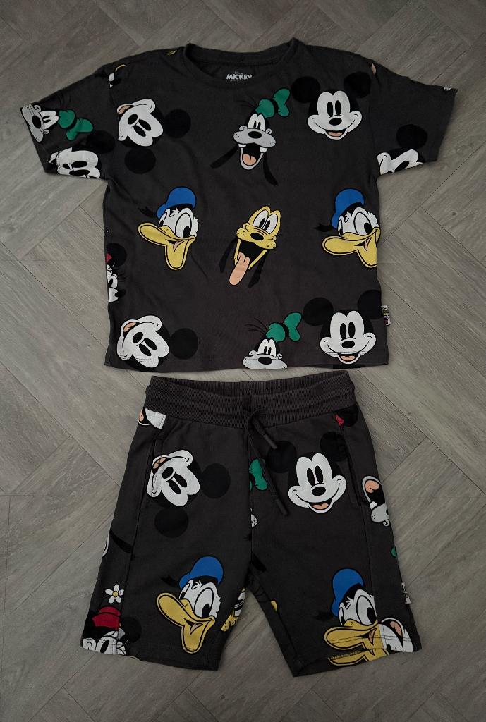 Stoere Mickey Mouse tweedelige set, maat 110, Verzenden, Zo goed als nieuw, Jongen, Setje