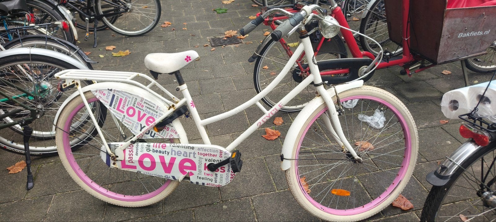 Meisjesfiets 26 inch wit/roze met Love-design, 26 inch of meer, Terugtraprem, Gebruikt, Onbekend
