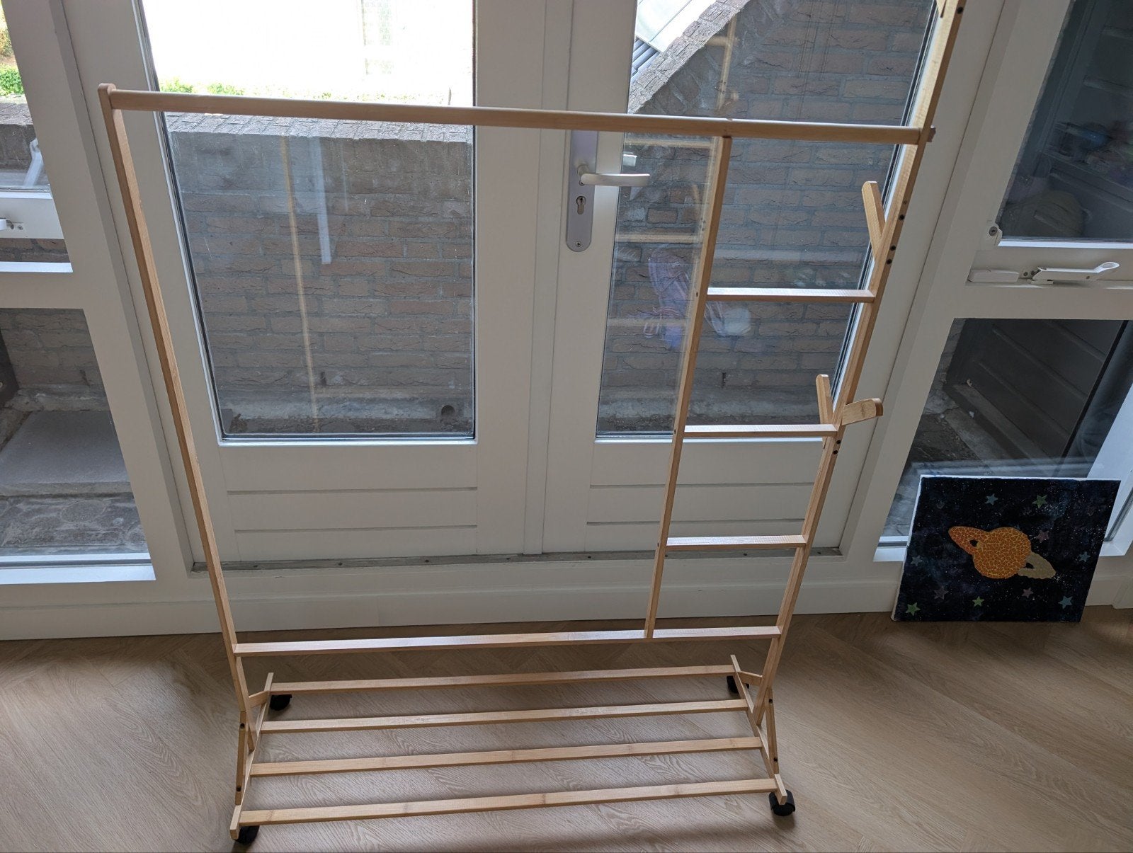Houten kledingrek en 2 mandjes, Ophalen, Gebruikt