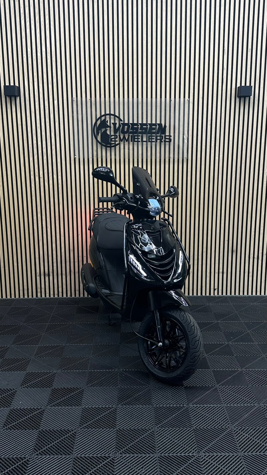 Piaggio Zip | Black On Black | Euro 4 | Big brake kit, Fietsen en Brommers, Maximaal 45 km/u, Zip, Zo goed als nieuw, Benzine