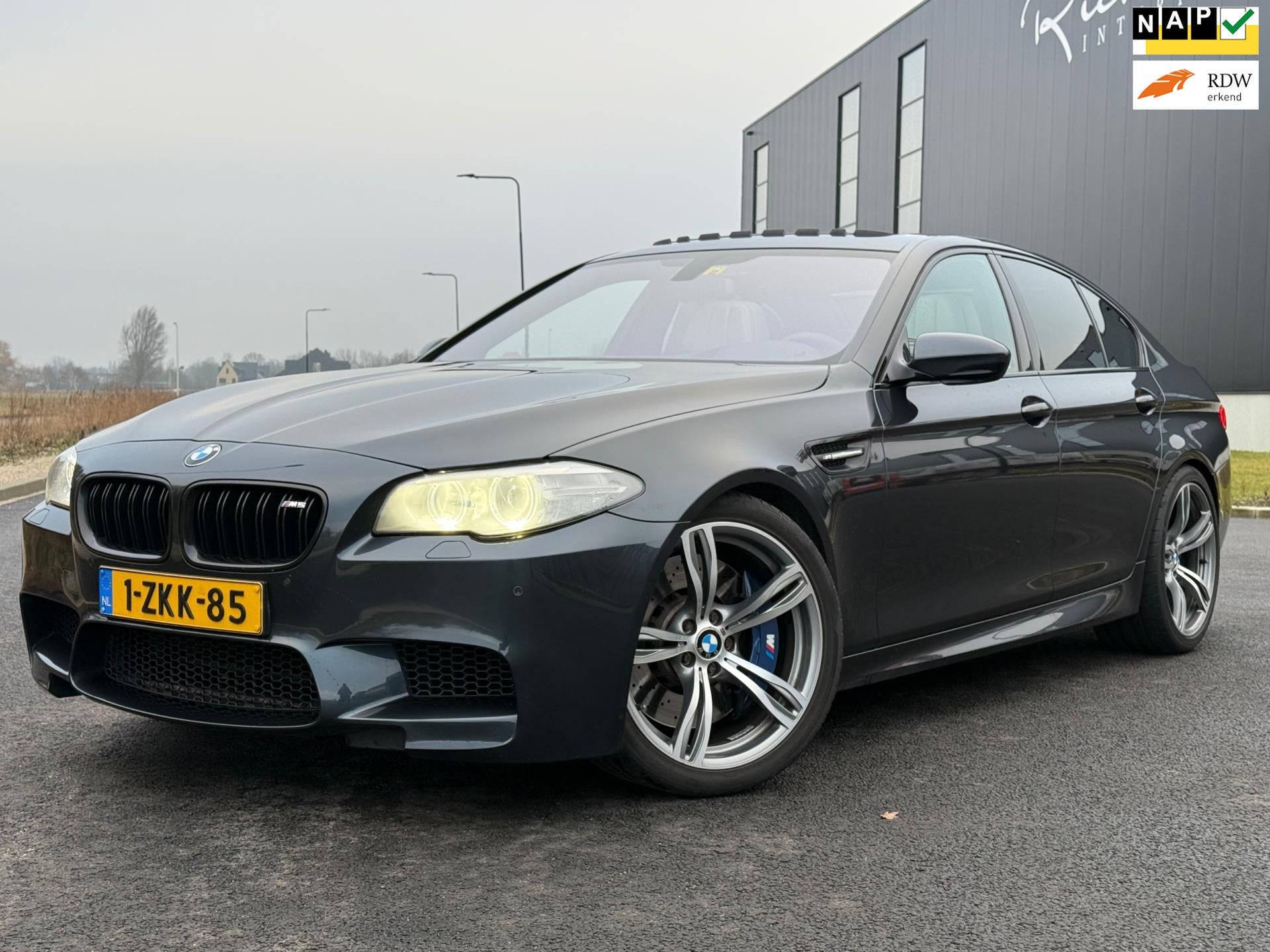 BMW 5-serie M5 Competition / Akrapovic / Alcantara / Bomvol!, Automaat, Euro 5, Achterwielaandrijving, Gebruikt