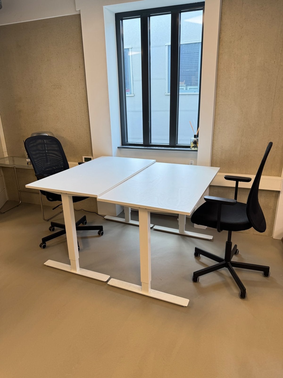 IKEA Trotten Zit-sta bureau 120x70 cm - Nieuwstaat, Huis en Inrichting, Ophalen, Zit-sta bureau, IKEA, Wit