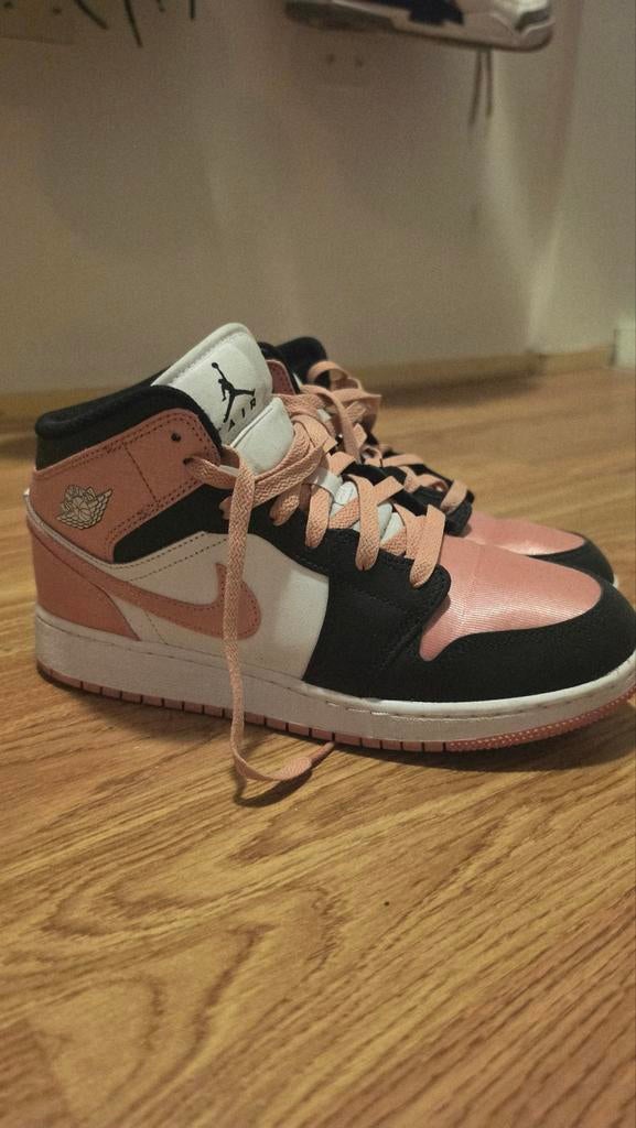 Jordan 1 Mid Pink Quartz Maat 40, Ophalen of Verzenden