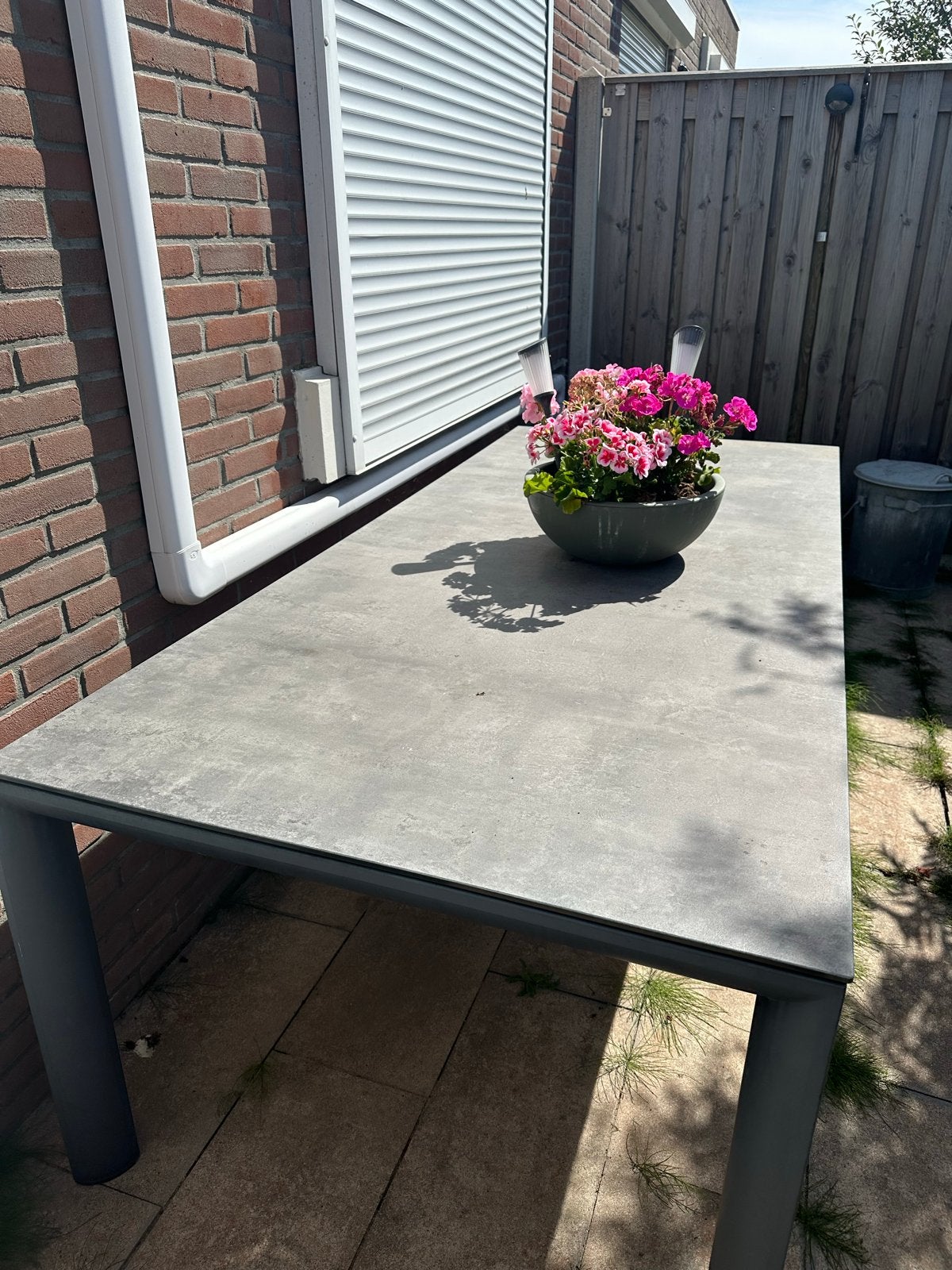 Zware grijze tuintafel, Tuin en Terras, Tuintafels, Ophalen, Gebruikt, Rechthoekig, Overige materialen