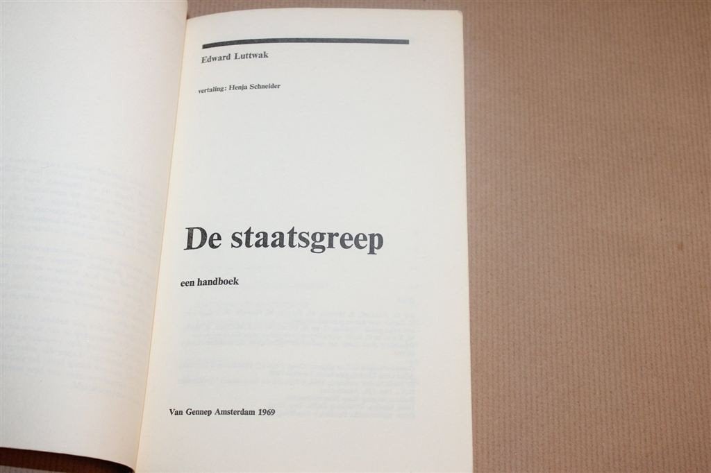 De Staatsgreep Handboek — Luttwak Strategie & Politiek 1969, Boeken, Ophalen of Verzenden, Gelezen, Politiek en Staatkunde, Nederland