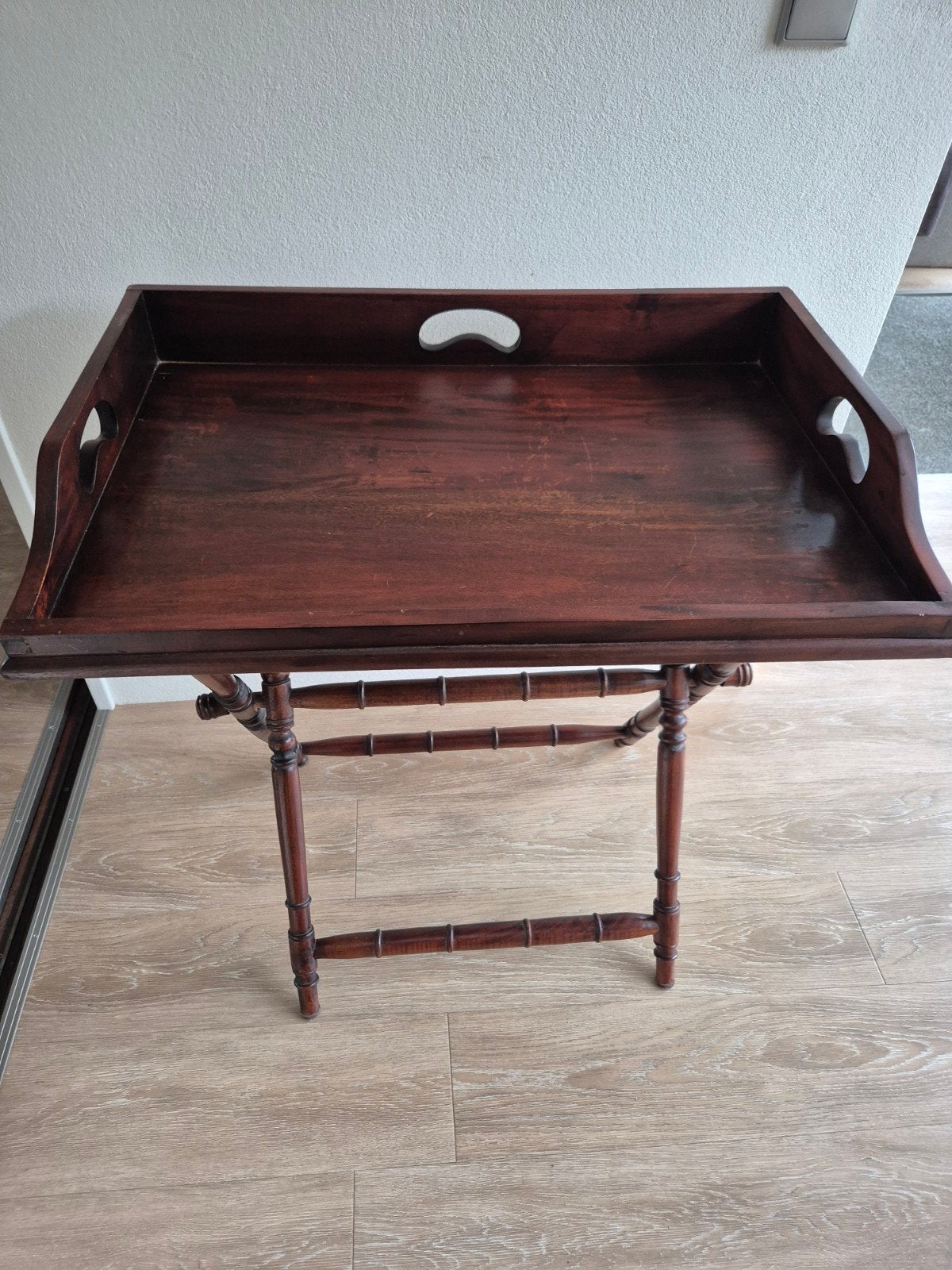 Vintage houten dienbladtafel met inklapbaar onderstel, Ophalen of Verzenden