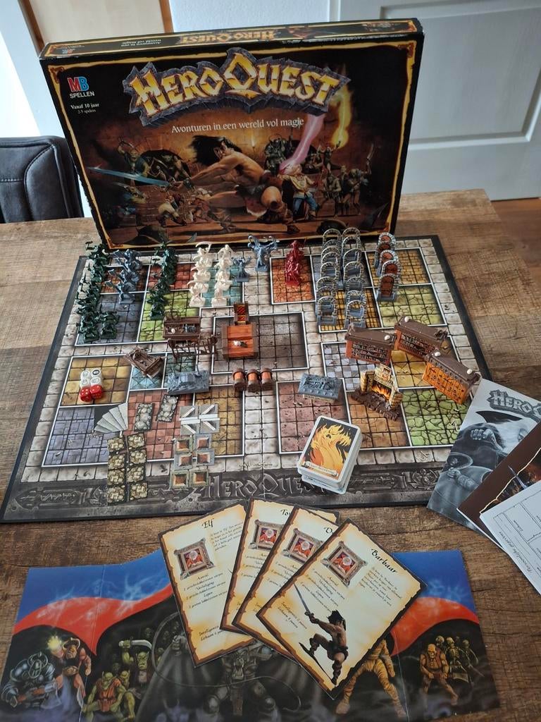 Heroquest met uitbreiding terug van  de heksenmeester, Hobby en Vrije tijd, Ophalen of Verzenden, Zo goed als nieuw