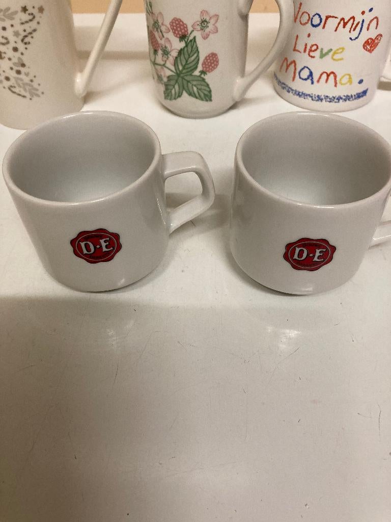 2 D.E, kopjes, bekers tbv MAMA, KERST, en fruit decoratie, Huis en Inrichting, Keuken | Servies, Nieuw, Ophalen of Verzenden, Overige stijlen