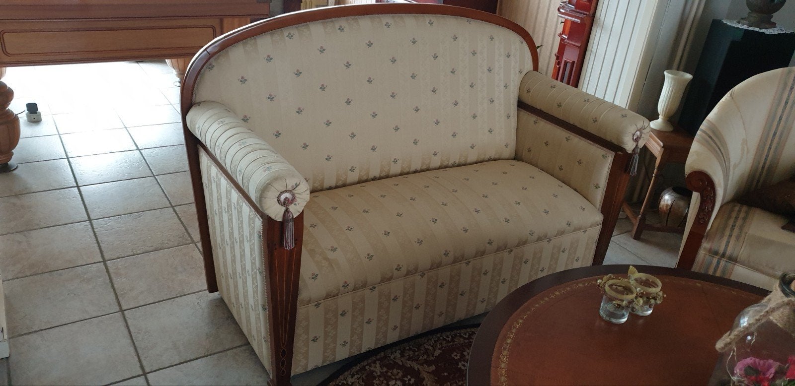 Antieke Biedermeier Stijl Sofa - Crèmekleurig met Bloemen, Antiek en Kunst, Antiek | Meubels | Stoelen en Banken, Ophalen