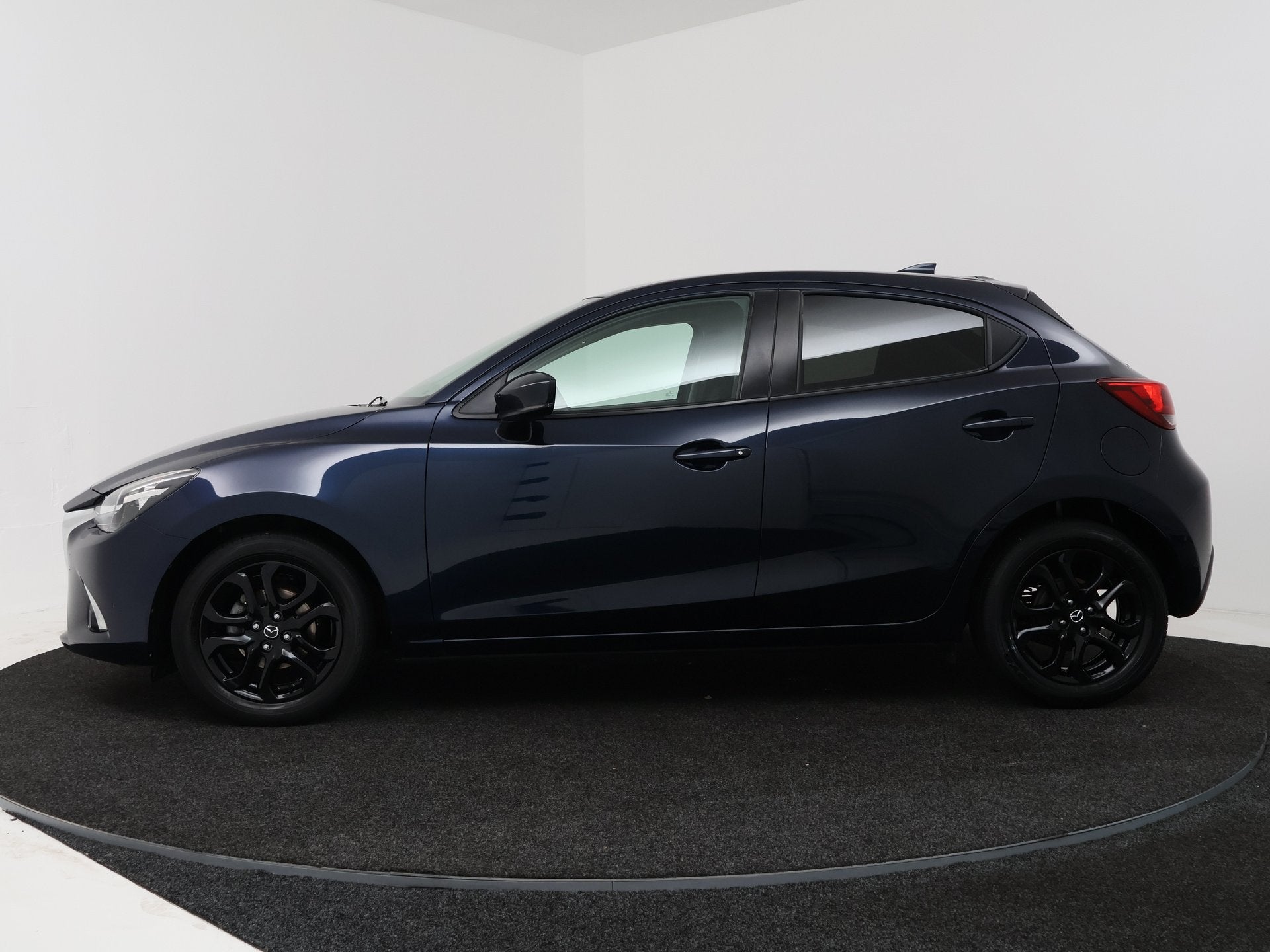 Mazda 2 1.5 Skyactiv-G Sport Selected | Navigatie | Camera |, Auto's, Mazda, Voorwielaandrijving, 12 maanden, Stof, Blauw