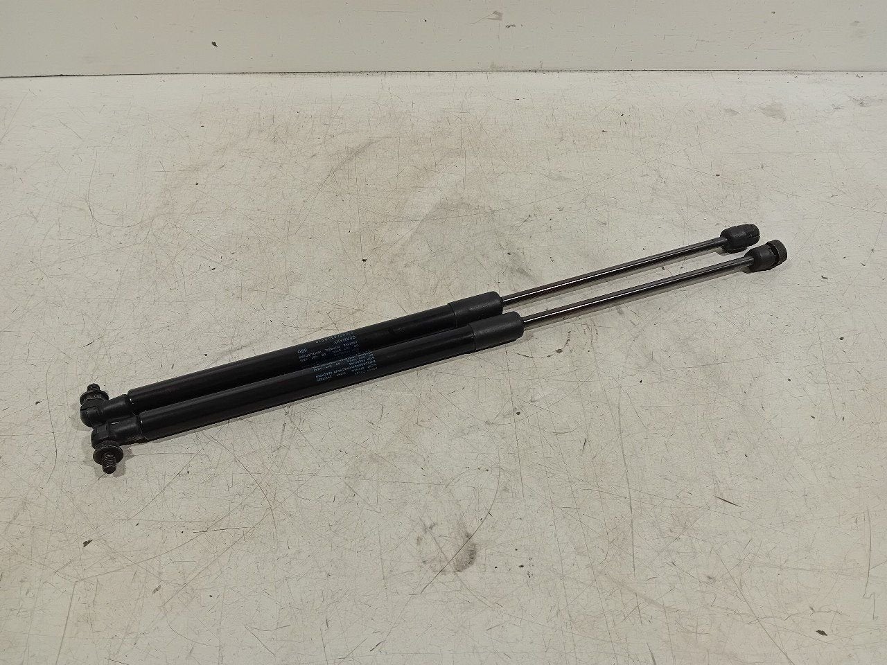 Gasdrukveerset achter Skoda Fabia, Onderdelen@venauto.nl, Van der Ven Autorecycling B.V., Gebruikt, Ettenseweg 76, 4706 PB Roosendaal, The Netherlands