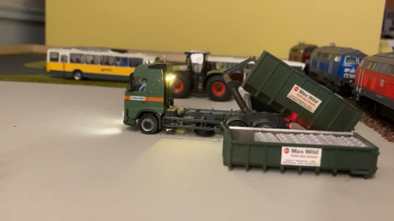 1:87! RC Volvo FH met functionerende Haakarmbak., Overige merken, Gebruikt, 1:50 of kleiner, Ophalen of Verzenden