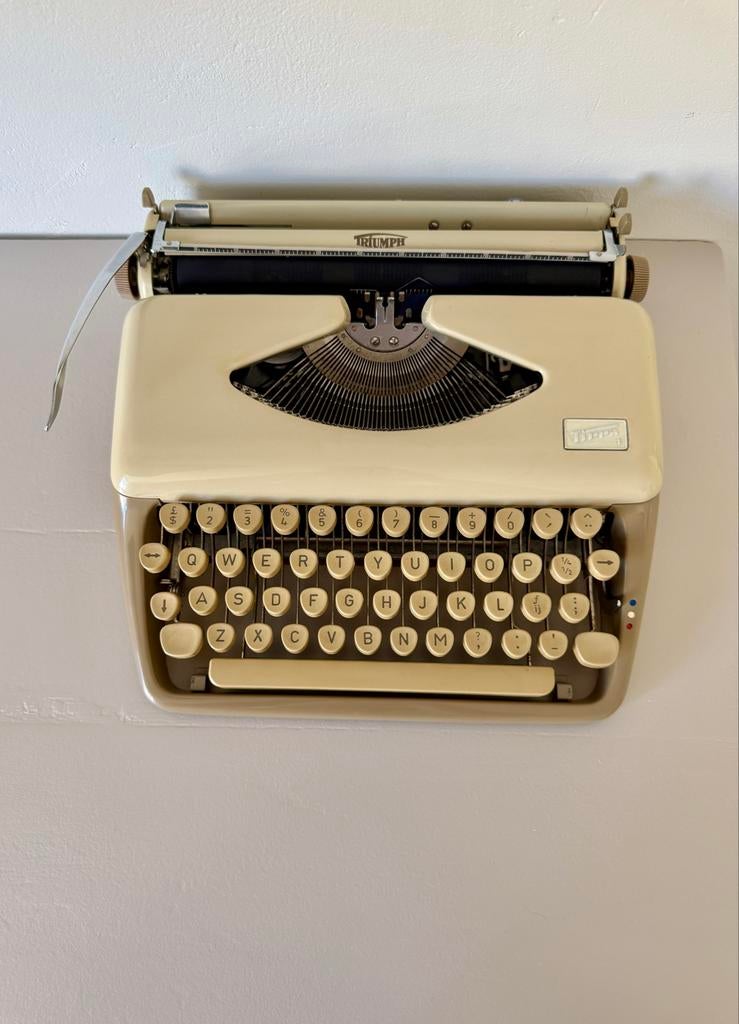 Triumph Tippa 1 vintage typemachine – werkend + koffer, Diversen, Typemachines, Ophalen of Verzenden, Gebruikt