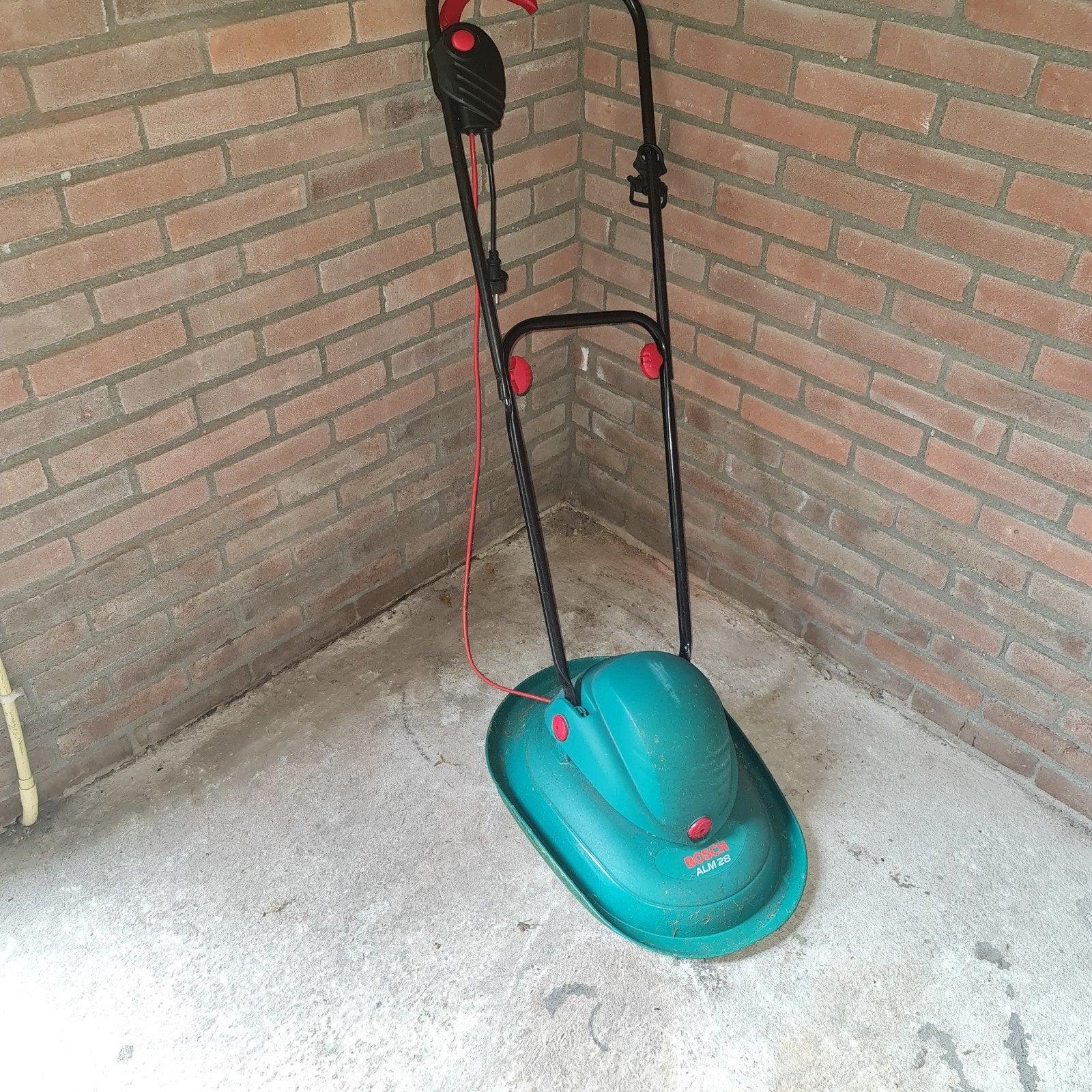 Grasmaaier Bosch Zweefmaaier met 7 nieuwe maaimesjes, Ophalen, Gebruikt, Elektrische grasmaaier, Minder dan 30 cm