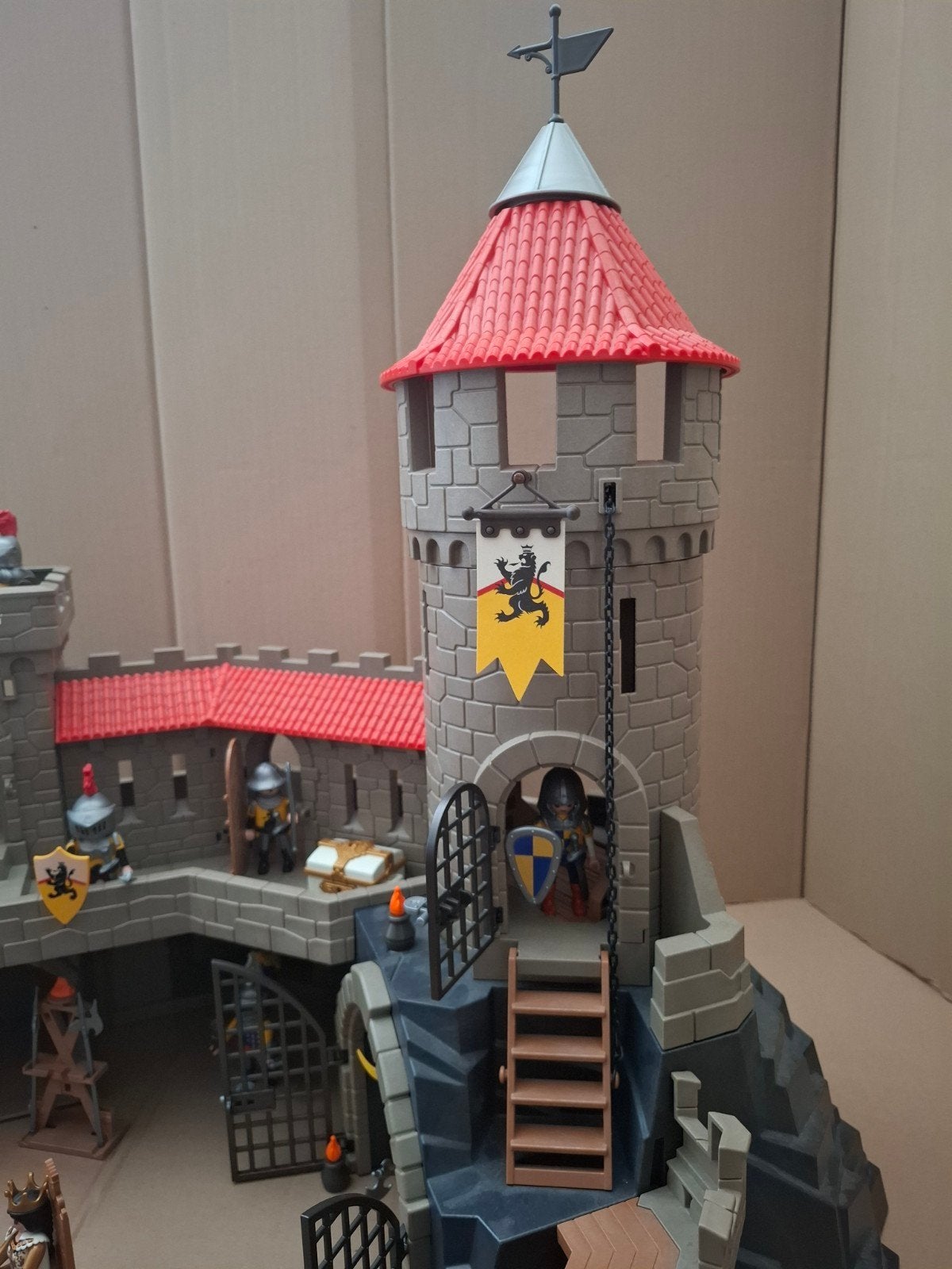 Foto 8 van Playmobil Kasteel van de Leeuwenridders 4865 met extra's