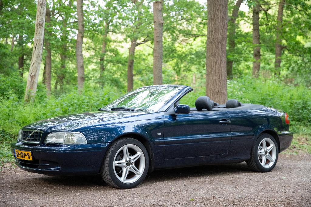 Prachtige Volvo C70 2.0 T 163PK Cabrio 2000 Blauw Nieuwe APK, Voorwielaandrijving, C70, Zwart, Stoelverwarming
