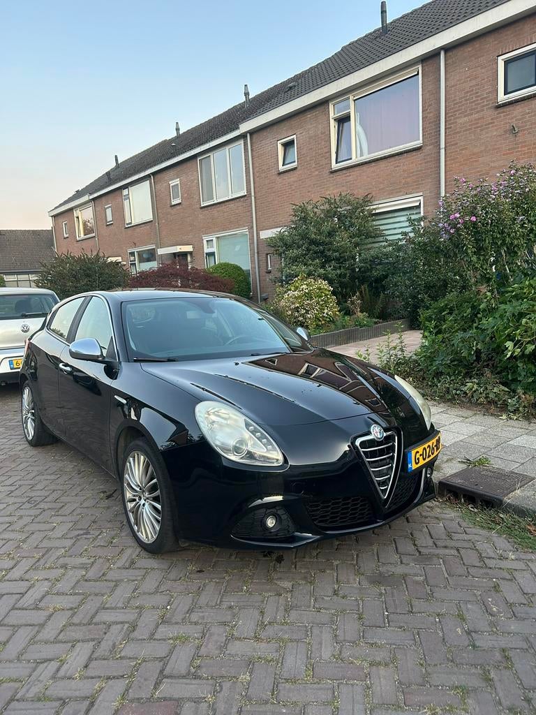 Alfa Romeo Giulietta 1.4 Turbo Multi AIR 2011 Zwart, Voorwielaandrijving, Zwart, 4 cilinders, Leder en Stof