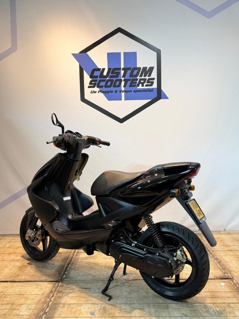 Yamaha Aerox 2 takt 2008 45km brom scooter metallic zwart 2t, Gebruikt, Aerox, Ophalen of Verzenden, Info@vlcustomscooters.nl