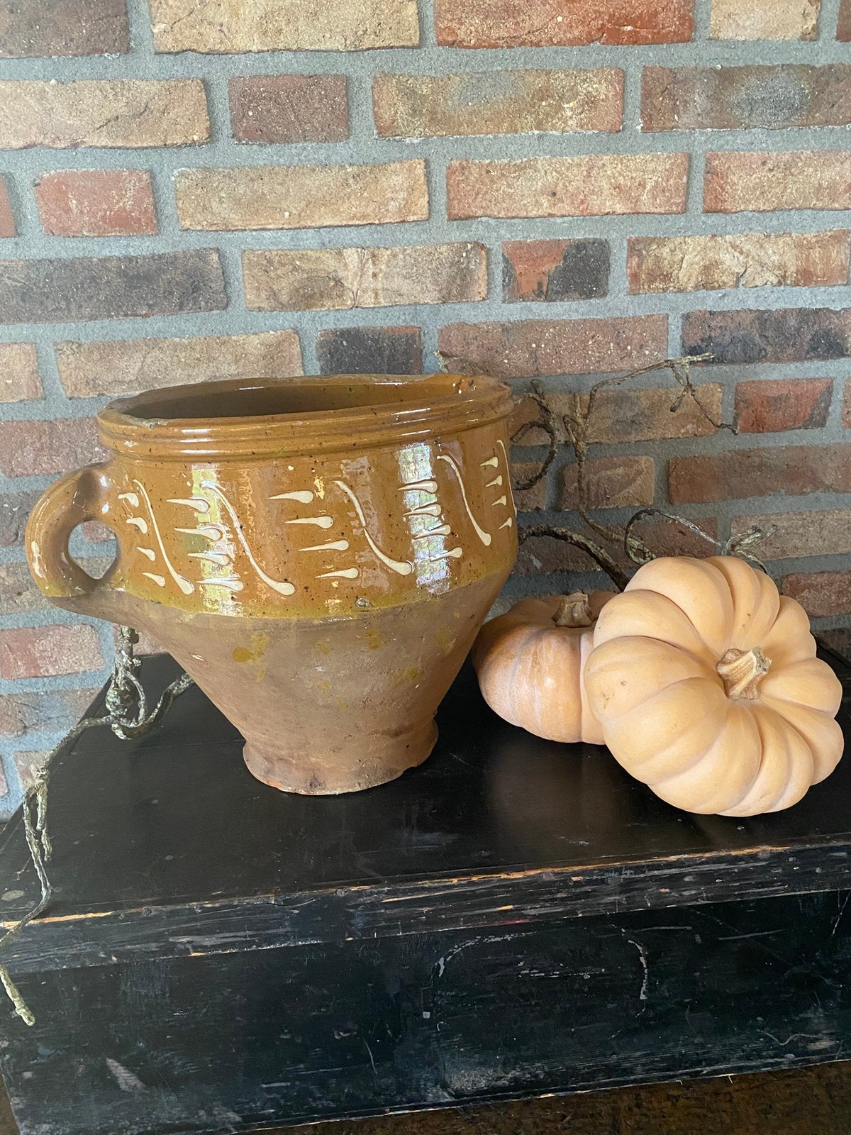 Brocante antieke aardewerken pot met oor, Ophalen of Verzenden