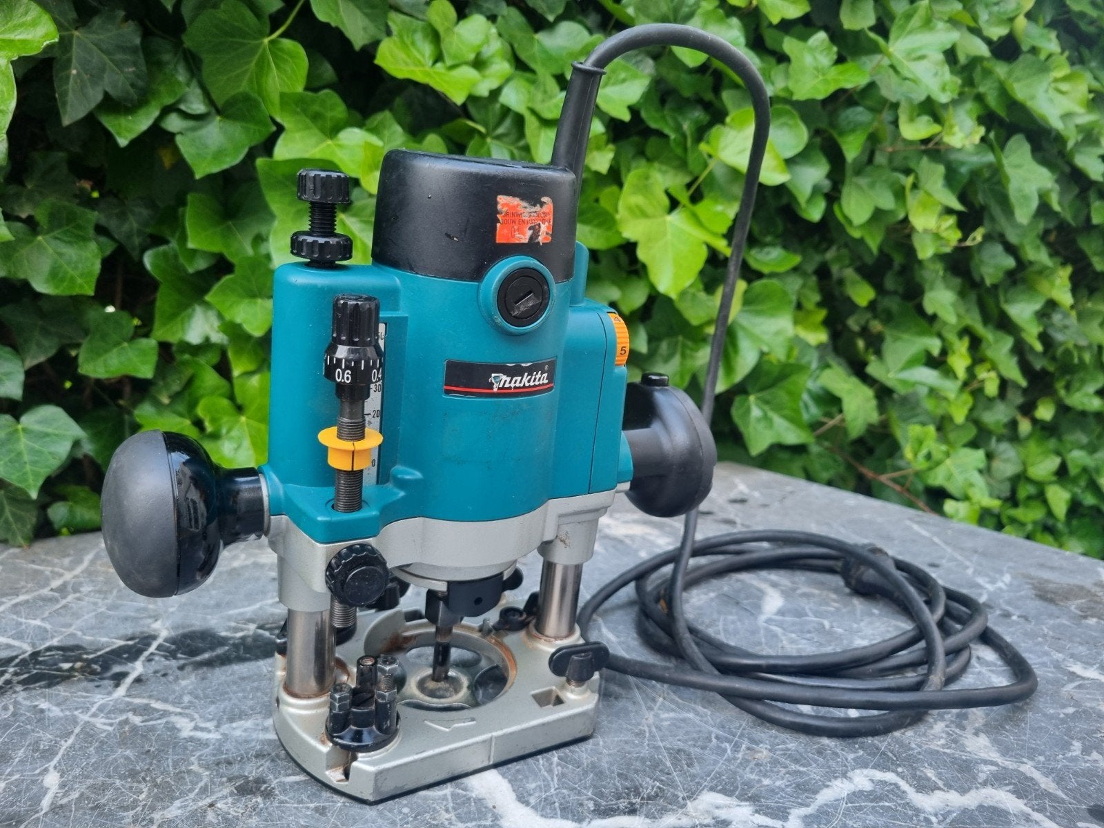 Makita RP1110C Bovenfrees - Krachtig en veelzijdig, Gebruikt, Ophalen of Verzenden, Elektrisch, Makita